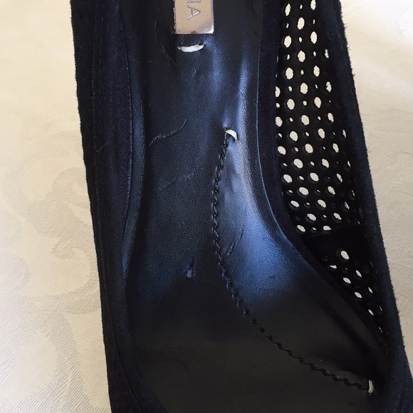 BCBG MaxAzria Brenna Laser cut Leather pump - Picture 8 of 8